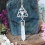 Collier pendule triquetra en pierre de lune et quartz