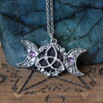 Pendentif triple lune et triquetra elfique entouré de feuilles, avec améthyste, bijou celtique