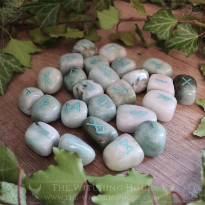 Runes artisanales en jade de Birmanie (jadéite), jade du Myanmar vert