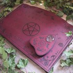 Planche ouija ornée de chat, d'un pentacle et de motifs victoriens, en bois couleur prune