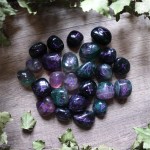 Runes artisanales en fluorite naturelle verte et violette