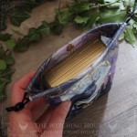 Pochette en velours avec corbeau et crâne pour cartes de tarot, oracle ou runes