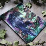 Pochette en velours avec corbeau et croissant de lune pour cartes de tarot et oracle, ou jeu de runes divinatoires