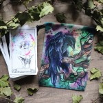 Pochette en velours avec corbeau et croissant de lune pour cartes de tarot et oracle, ou jeu de runes divinatoires