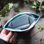 Pochette en velours avec corbeau et croissant de lune pour cartes de tarot et oracle, ou jeu de runes divinatoires