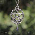 Pendentif pentacle elfique entouré de feuilles de lierre, bijou païen et ésotérique