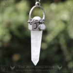 Pendentif avec large pointe de quartz et pierre de lune naturelle