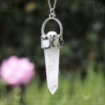 Pendentif avec large pointe de quartz et pierre de lune naturelle