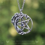 Pendentif pentacle entouré d'un arbre de vie et décoré d'une labradorite, bijou païen witchy ésotérique