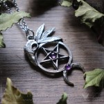 Pendentif pentacle et crâne de corbeau en améthyste, symbole wiccan de protection