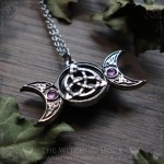 Pendentif triple lune et triquetra en onyx et amthyste, noeud celtiue, bijou ésotérique artisanal