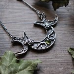 Collier triple lune en péridot, bijou ésotérique artisanal
