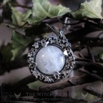 Pendentif avec pierre de lune inspiré de la nature, bijou ésotérique artisanal