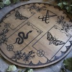 Plateau de divination sigil de Lucifer en bois, outil ésotérique pour tarot et oracle Plateau de divination sigil de Lucifer en bois, outil ésotérique pour tarot et oracle