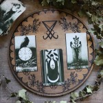 Plateau de divination sigil de Lucifer en bois, outil ésotérique pour tarot et oracle Plateau de divination sigil de Lucifer en bois, outil ésotérique pour tarot et oracle