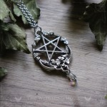 Pendentif pentacle elfique entouré de feuilles de lierre, bijou païen et ésotérique