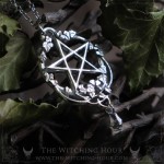 Pendentif pentacle elfique entouré de feuilles de lierre, bijou païen et ésotérique