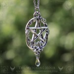 Pendentif pentacle elfique entouré de feuilles de lierre, bijou païen et ésotérique
