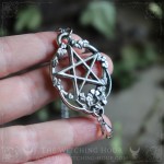 Pendentif pentacle elfique entouré de feuilles de lierre, bijou païen et ésotérique