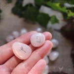 Runes artisanales en quartz rose