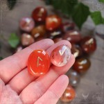 Runes artisanales en cornaline