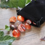 Runes artisanales en cornaline