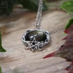 Collier pentacle avec obsidienne dorée, bijou gothique et occulte artisanal
