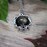 Collier pentacle avec obsidienne dorée, bijou gothique et occulte artisanal