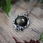 Collier pentacle avec obsidienne dorée, bijou gothique et occulte artisanal