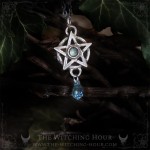 Collier pentacle en calcédoine, bijou ésotérique et gothique artisanal