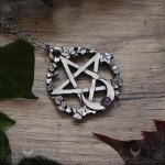 Collier pentacle en améthyste avec croissant de lune, bijou ésotérique et gothique artisanal