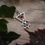 Collier sigil de Lucifer avec cristal rouge, bijou ésotérique et gothique artisanal