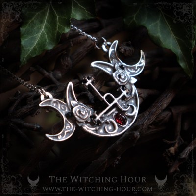 Collier sigil de Lilith sur triple lune avec grenat rouge, bijou gothique artisanal