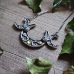 Collier triple lune en péridot, bijou ésotérique artisanal