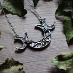 Collier triple lune en péridot, bijou ésotérique artisanal