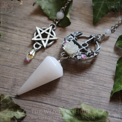 Pendule divinatoire sigil de Lilith en jade blanc