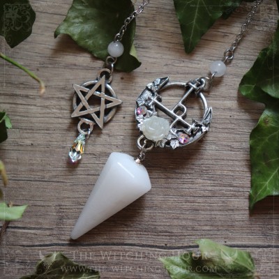 Pendule divinatoire sigil de Lilith en jade blanc