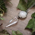 Collier pendule pentacle en pierre de lune arc-en-ciel et quartz, bijou ésotérique artisanal