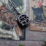 Pendentif sigil de Belial en onyx et grenat, collier sceau de Belial, bijou gothique artisanal