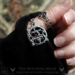 Pendentif sigil de Belial en onyx et grenat, collier sceau de Belial, bijou gothique artisanal