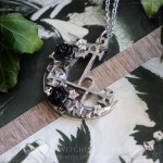 Pendentif sigil de Lilith avec roses, bijou gothique occulte witchy