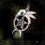 Pendentif pentacle et crâne de corbeau en améthyste, symbole wiccan de protection