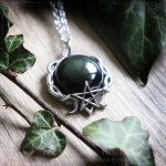 Collier pentacle avec obsidienne arc-en-ciel verte, bijou gothique et occulte artisanal