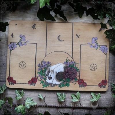 Plateau de divination avec crâne de chat et fleurs pour tarot et oracle, en bois gravé et peint