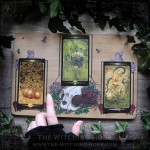 Plateau de divination avec crâne de chat et fleurs pour tarot et oracle, en bois gravé et peint