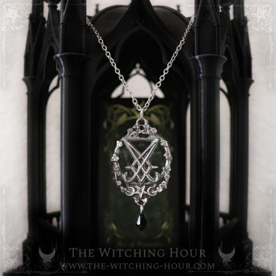 Pendentif sigil de Lucifer entouré de feuilles et surmonté d'un pentagramme, bijou gothique artisanal