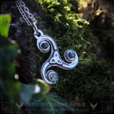 Triskel pendant "Triskelion"