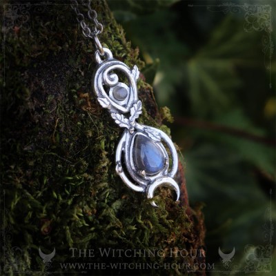 Collier symbole de l'infini avec labradorite et feuilles de chênes, bijou fait main avec pierre naturelle