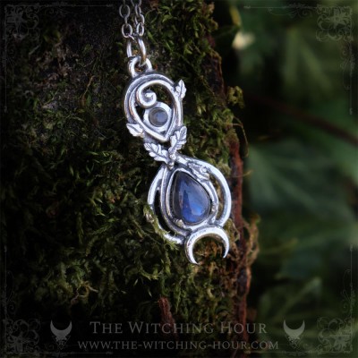 Collier symbole de l'infini avec labradorite et feuilles de chênes, bijou fait main avec pierre naturelle