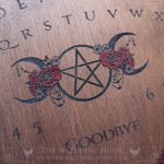 Planche ouija en bois avec pentagramme, triple lune et roses, planche à esprit, pour le spiritisme ou la divination
